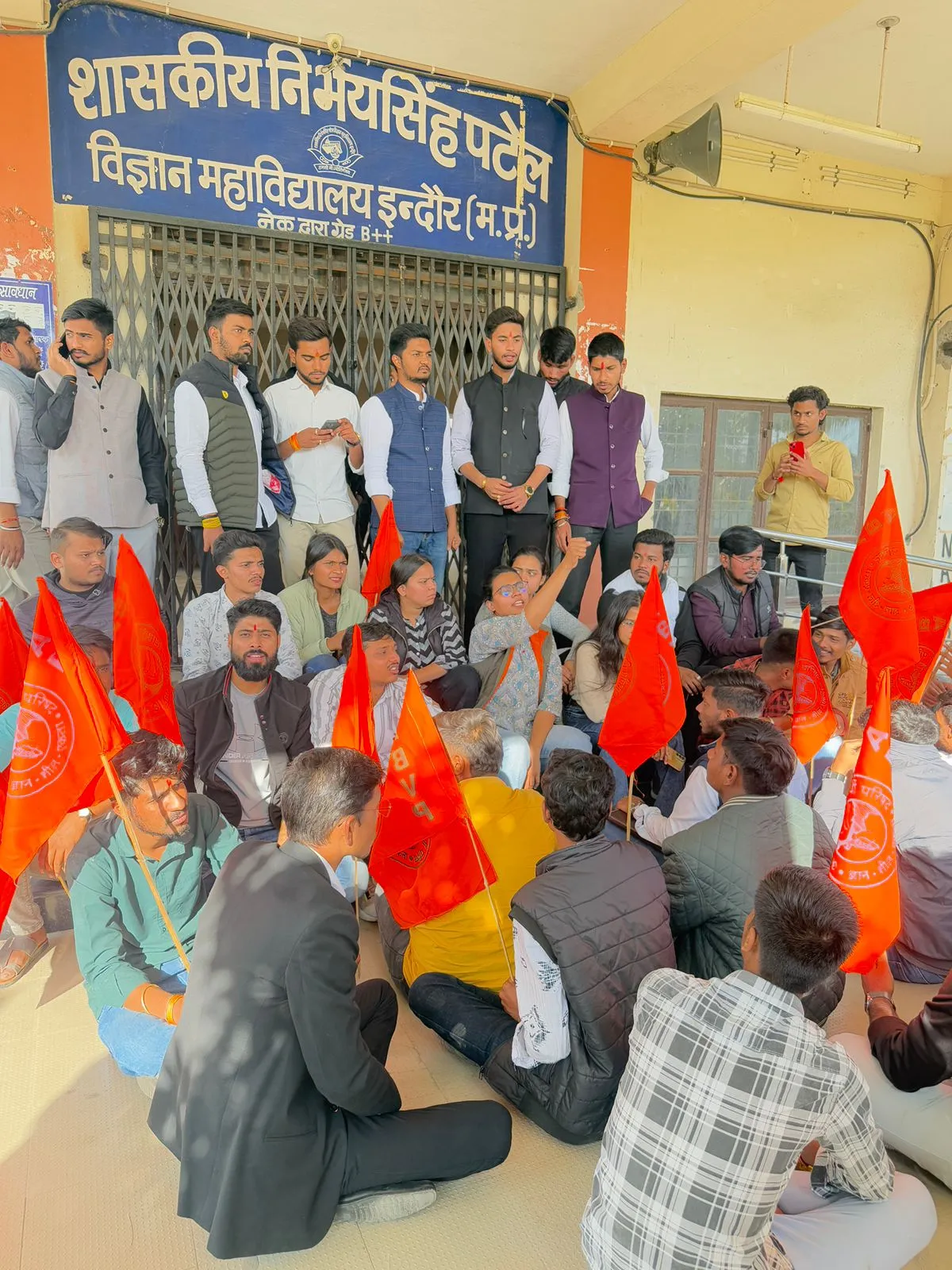 ABVP ने कॉलेज में किया प्रदर्शन