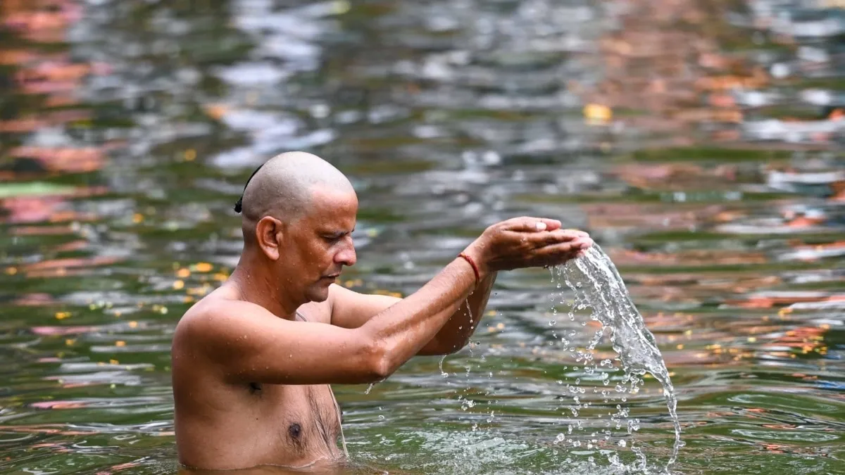 Pitru Paksha 2023: जल्दी ही शुरू होने जा रहे हैं पितृ पक्ष, जान लें तर्पण  की तिथियां और विधि - pitru paksha 2023 september 29 to 14 october start  date tithi tarpan vidhi significance tlifdg - AajTak