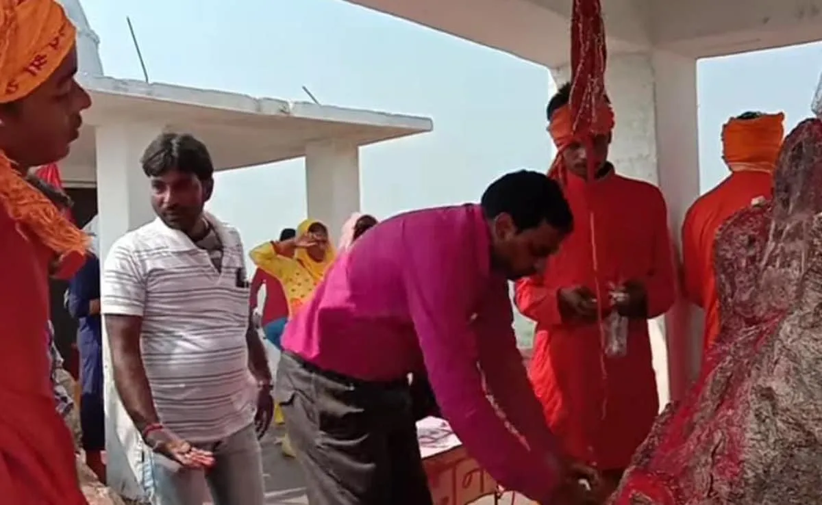 2500 फीट की ऊंचाई पर बसा रहस्यमयी है खोडेनाथ शिव बाबा मंदिर, यहां मधुमक्खियां  करती हैं भोलेनाथ की पहरेदारी | Sawan 2023 | khodenath mandir, mp history  and beliefs
