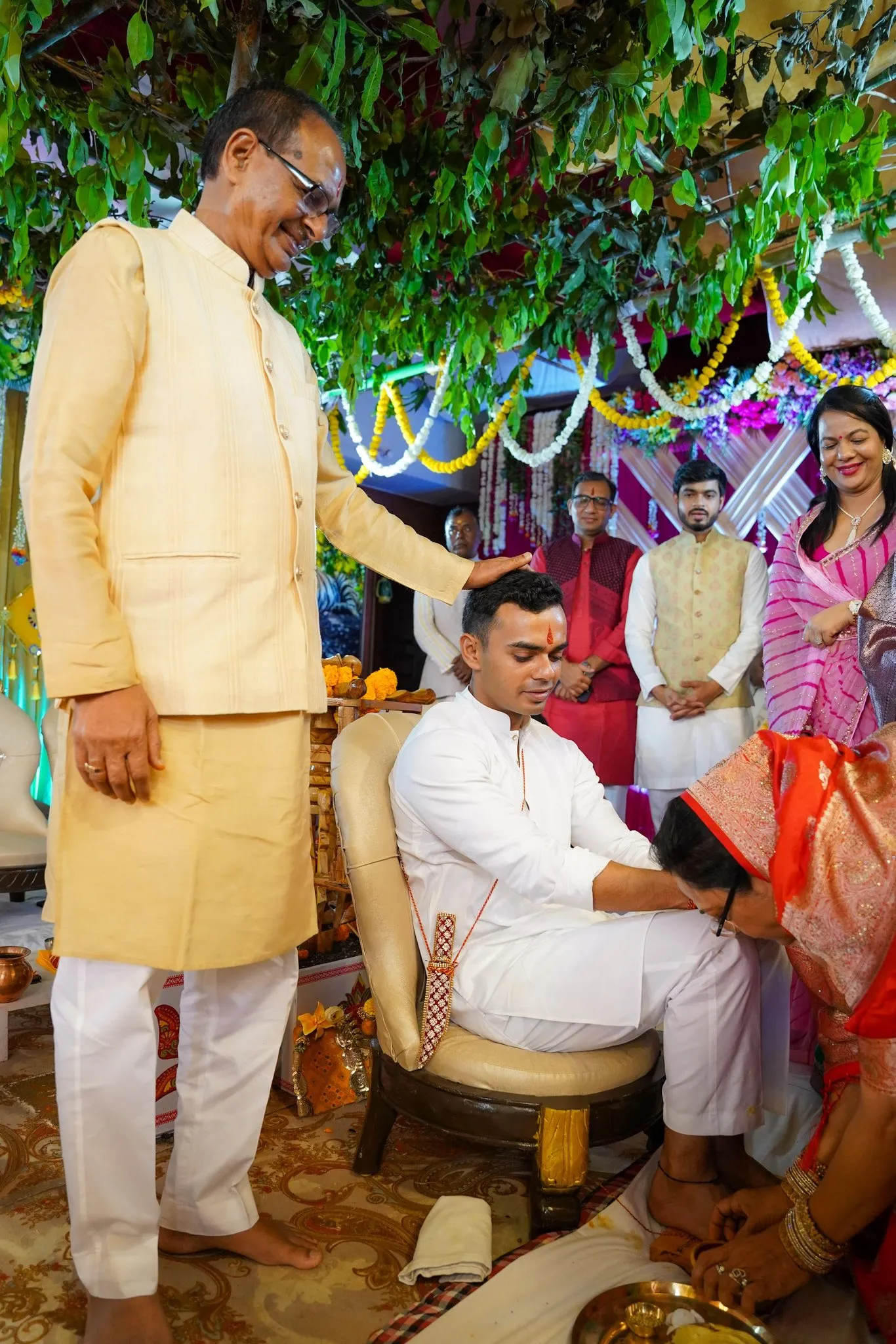 Kartikey Singh Chouhan Wedding: दूल्हे राजा को पिता का प्यार