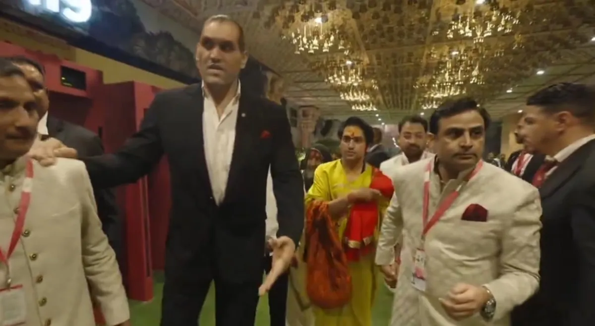 Dhirendra Krishna Shastri Attends Anant Ambani Radhika Merchant Shubh  Aashirwad Ceremony in Mumbai | अनंत-राधिका को आशीर्वाद देने मुंबई पहुंचे  पंडित धीरेंद्र कृष्ण शास्त्री, खली के ...