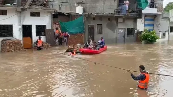 रतलाम में बाढ़ प्रभावित इलाकों में रेस्क्यू जारी