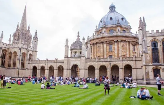 Oxford में ऐसे मिलता है दाखिला, फ्री में भी होती है पढ़ाई - Education AajTak