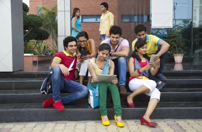 ये 5 तरह के दोस्त आपको हर कैंपस में मिलेंगे - you get 5 types of friends in  your college - AajTak