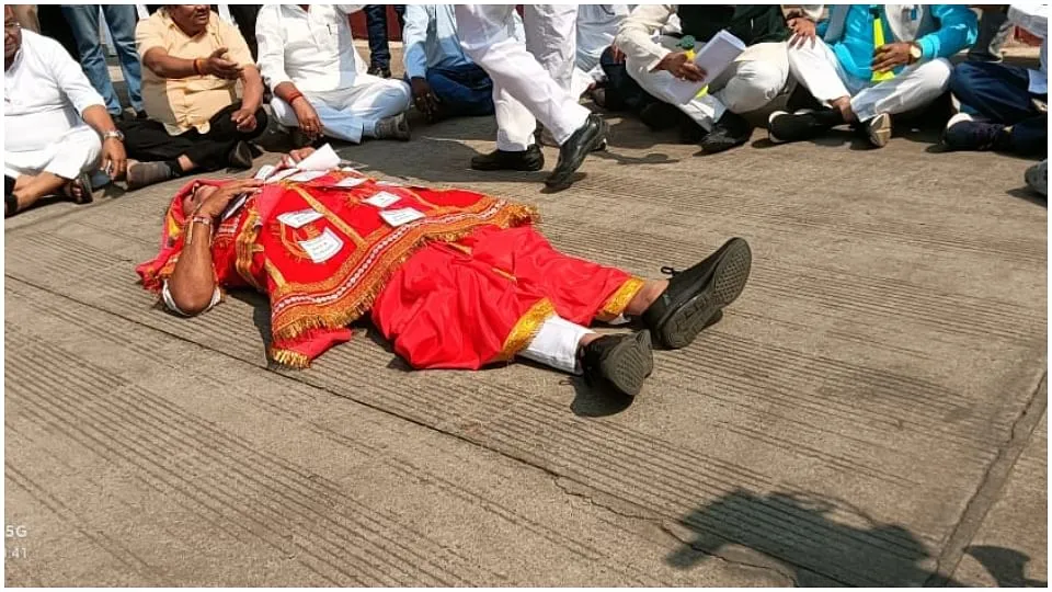 MP Congress MLAs reached assembly in Kumbhakaran disguise to protest against BJP government