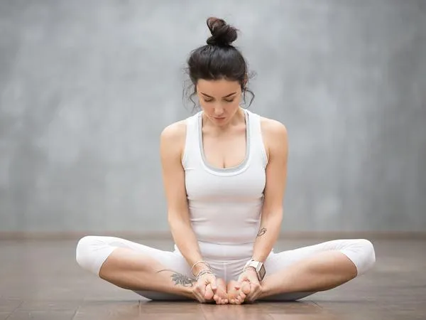 बद्ध कोणासन करने का सही तरीका, फायदे और सावधानियां | How to do Bound Angle  Pose and what are its benefits