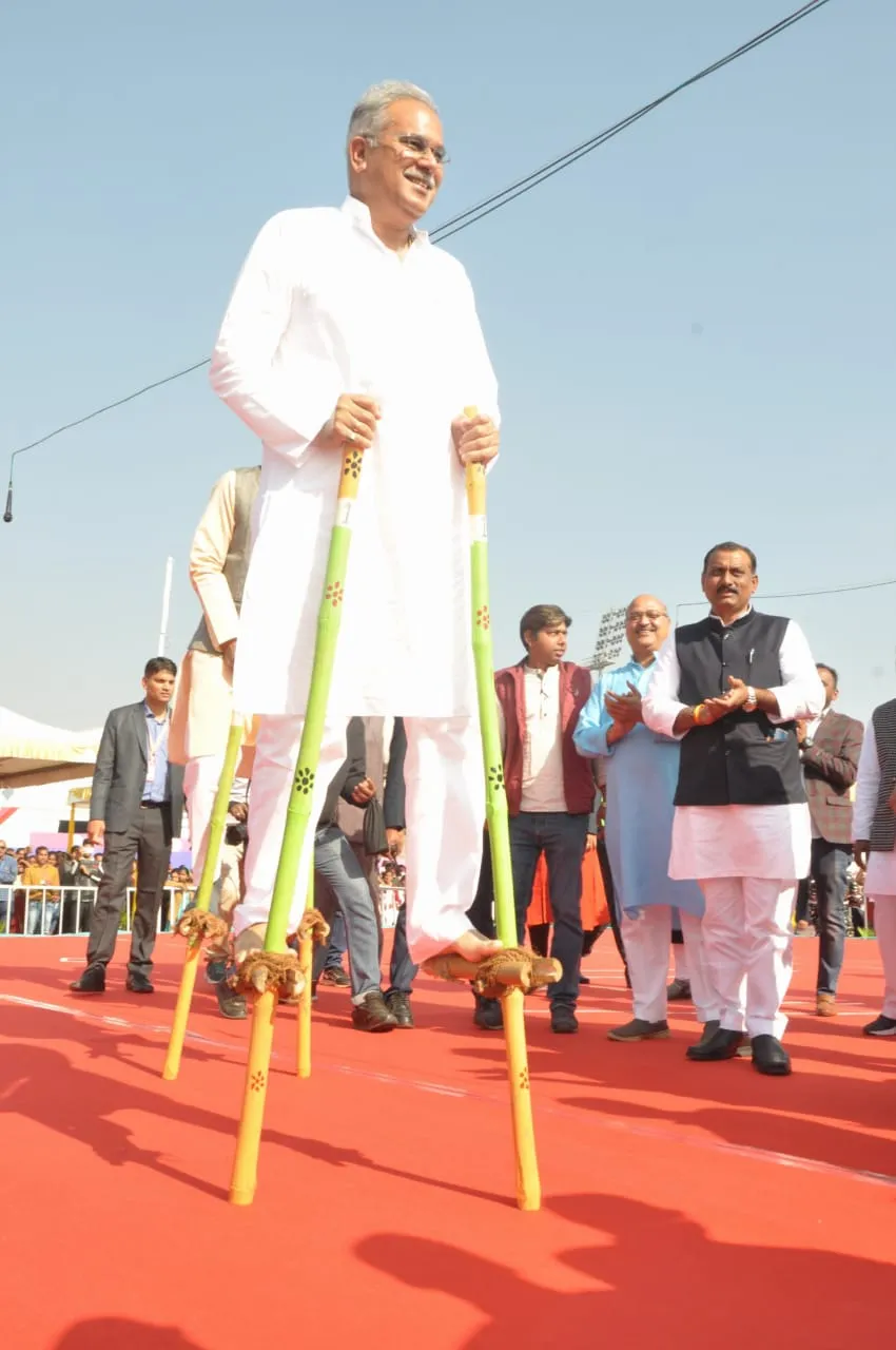 छत्तीसगढ़ के स्कूलों में मनाया जायेगा गेड़ी तिहार : मुख्यमंत्री के साथ  छात्रा भी चढ़ेंगे गेड़ी, होगी कई प्रतियोगिताएं, Gedi Tihar will be  celebrated in ...