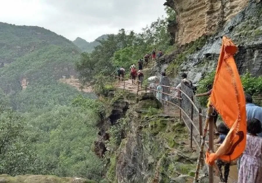 पचमढ़ी के जंगलों के बीच रहस्यमयी रास्ता जाता है सीधे नागलोक