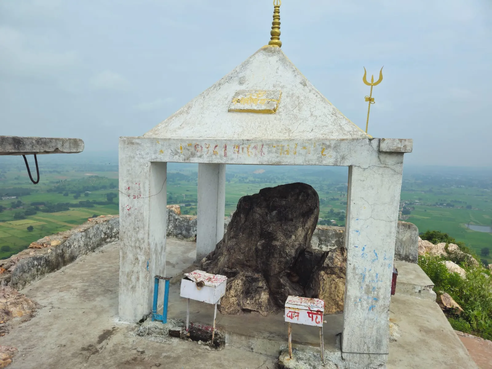 2500 फीट ऊंचे इस मंदिर में जिसने भी बिताई रात, नहीं देख सका सुबह का सूरज,  ये है रहस्य - Singrauli Khodanath Shiva Temple