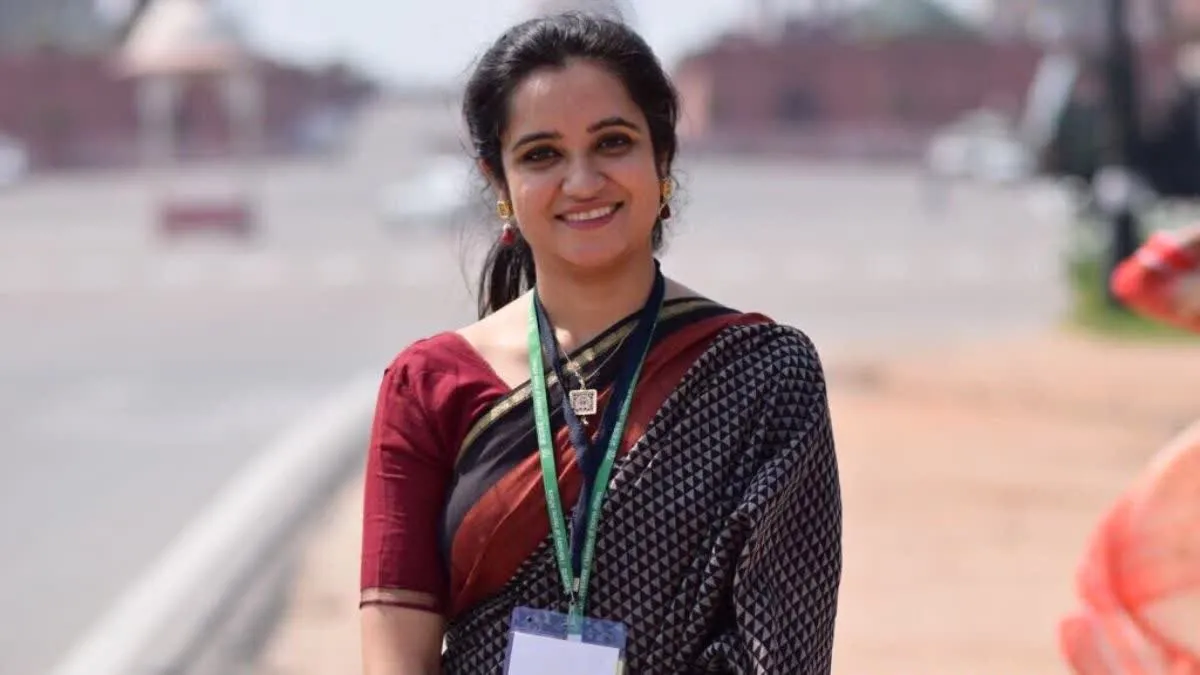 लंदन रिटर्न IAS की पहली पसंद छुट्टी के दिन नो वर्क, सरकार ने दिया 24 घंटे  ड्यूटी वाला काम - IAS Aditi Garg Holiday Transfer