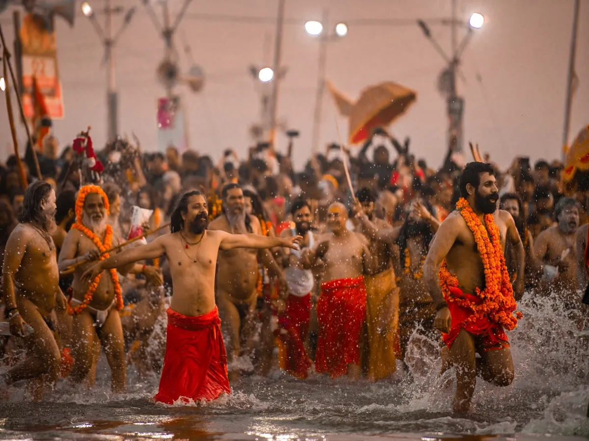 MahaKumbh 2025 Shahi Snan Dates Explore Weekends to take holy bath in  Prayagraj Kumbh Mela | Maha Kumbh Shahi Snan Dates: महाकुंभ शाही स्नान की  टेंशन छोड़ो, प्रयागराज में ये दिन भी