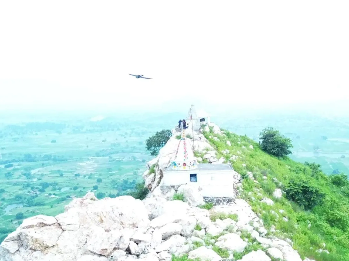 Singrauli Khodenath Shiv Baba temple mysterious history know here-इस मंदिर  में मधुमक्खियां करती हैं भगवान शिव की रक्षा! जिसने भी यहां रात बिताई, वह  नहीं देख पाया सुबह