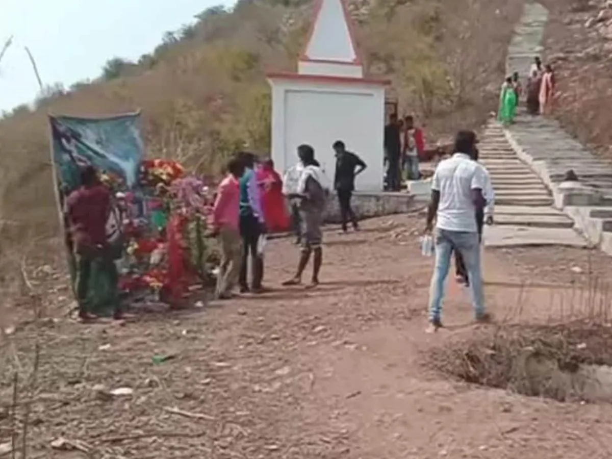 Singrauli Khodenath Shiv Baba temple mysterious history know here-इस मंदिर  में मधुमक्खियां करती हैं भगवान शिव की रक्षा! जिसने भी यहां रात बिताई, वह  नहीं देख पाया सुबह