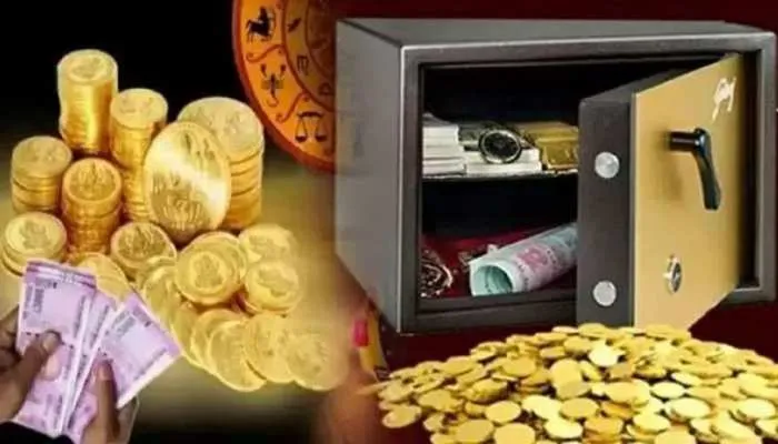 Vastu Tips: घर की तिजोरी में रख दें इनमें से कोई एक चीज फिर देखें कमाल, पल  में बदल जाएंगी जिंदगी; हाथ लगेगा कुबेर का खजाना | vastu tips for tijori keep