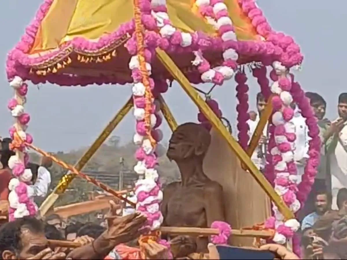 Photos: ब्रह्मलीन हुए आयार्य विद्यासागर महाराज, सिखा गए जीवन जीने की कला,  लोगों ने नम आंखों से दी विदाई - see photos how acharaya vidyasagar maharaj  brahmaleen people people ...