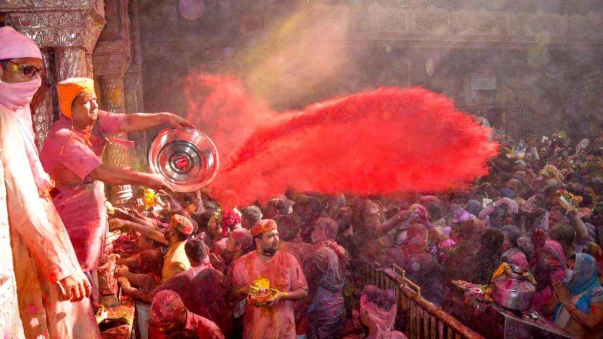 Braj Holi 2024: बरसाना, वृंदावन और मथुरा में डोलयात्रा का पूरा कार्यक्रम,  यहां पढ़ें | braj holi 2024 barsana vrindavan and mathura full schedule of  dolyatra | HerZindagi