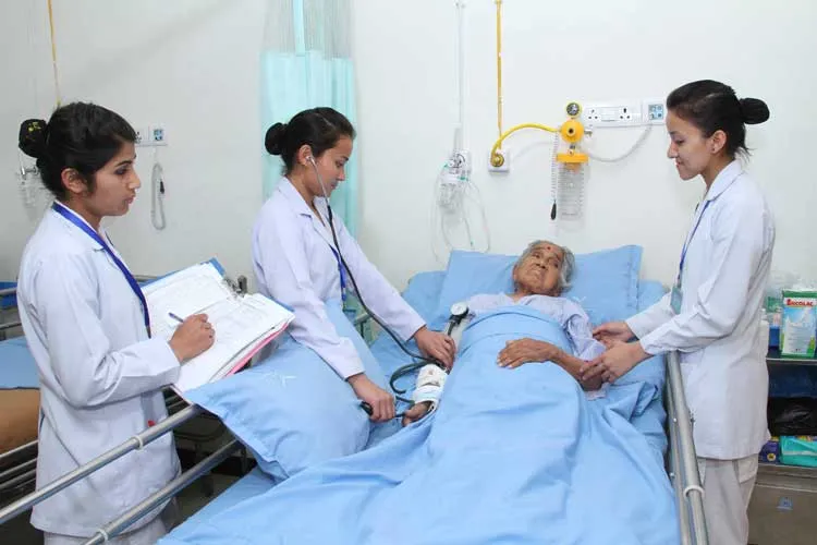 नर्सिंग में डिप्लोमा- फर्नांडो कॉलेज ऑफ नर्सिंग, सिलीगुड़ी