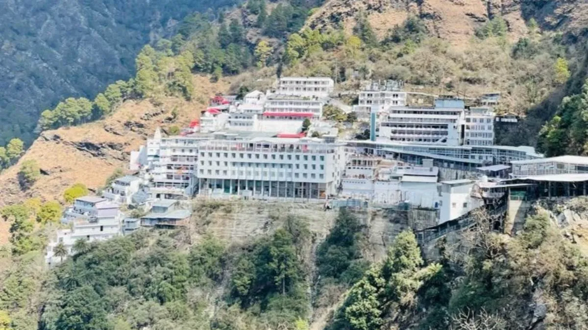 मां वैष्‍णो देवी के श्रद्धालुओं की बढ़ी संख्‍या, वर्तमान साल के 2 महीने में  10 लाख से ज्‍यादा भक्‍त पहुंचे दरबार - Maa Vaishno Devi more than 10 lakh  devotees reached ...