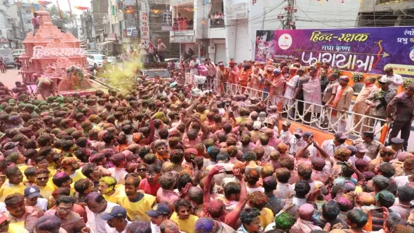 Bhopal News: रंग पंचमी पर जमकर बरसा रंग और गुलाल, चल समारोह में ब्रज होली  की झांकी रही आकर्षण का केंद्र | Colors and gulal rained heavily on Rang  Panchami, tableau of