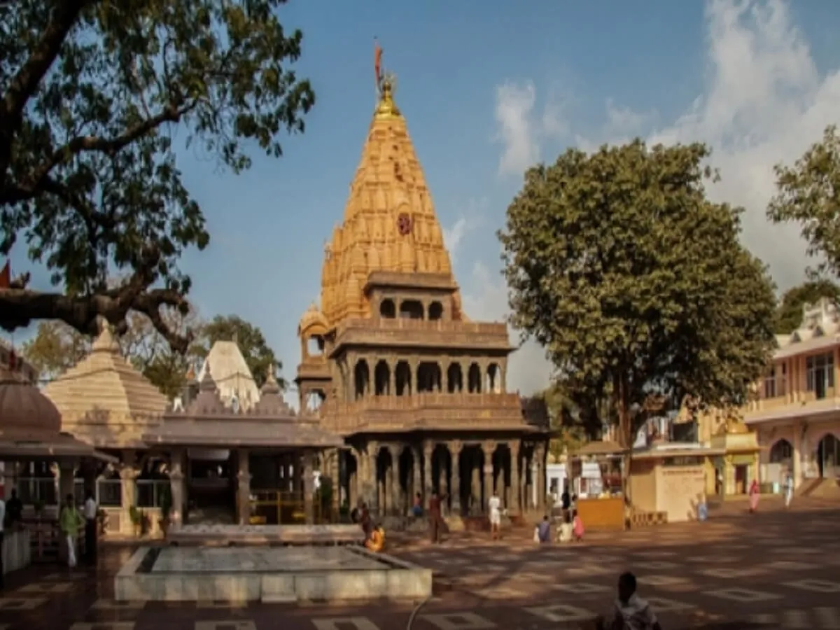 Interesting Facts related to Mahakaleshwar temple know how to reach here  महाकालेश्वर मंदिर से जुड़े हैं ये चौका देने वाले रहस्य, जानिए यहां कैसे  पहुंचे, Travel news in Hindi - Hindustan