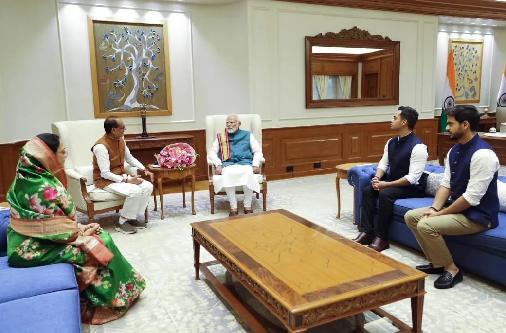 ANI on X: "Union Minister Shivraj Singh Chouhan along with wife and sons  met Prime Minister Narendra Modi. "We invited the Prime Minister to attend  the wedding of our sons...," posted Chouhan (