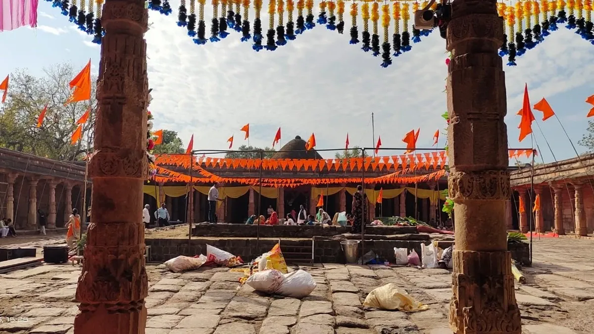 Vasant Panchami 2025: भोजशाला में वसंत का उजास, वाग्देवी का आशीर्वाद पाने पहुंच रहे श्रद्धालु