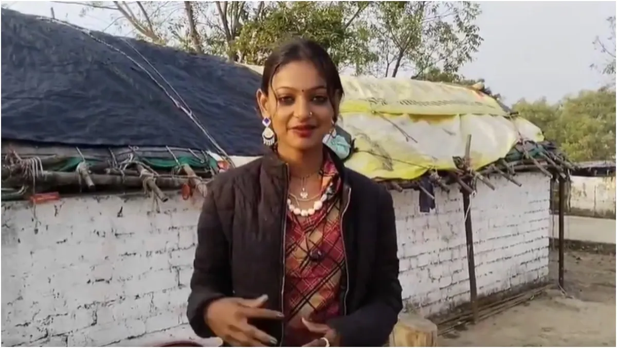 Maha Kumbh 2025 viral girl monalisa shared glimpse of her house in indore |  महाकुंभ में वायरल हुई मोनालिसा का कैसा है घर? खुद वीडियो शेयर कर बताया