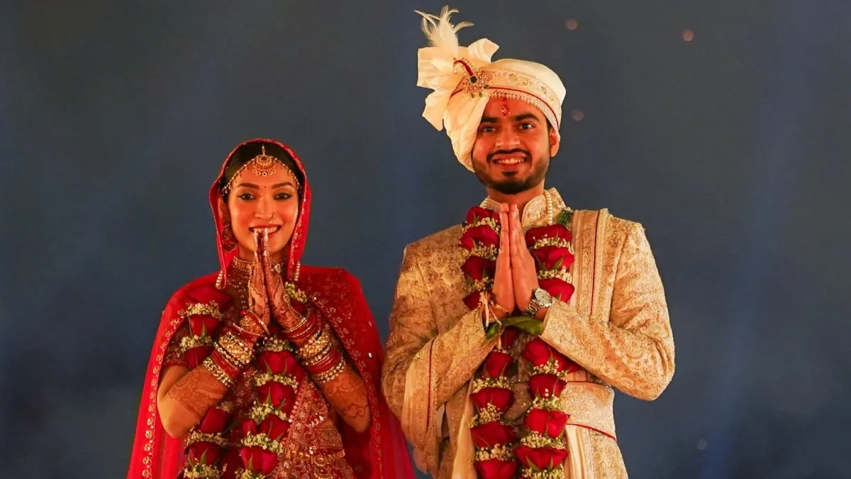 Union Minister Shivraj Singh Chouhan younger son Kunal Singh Chouhan ties  the knot with Riddhi Jain In Bhopal | Kunal And Riddhi Wedding: शादी के  बंधन में बंधे शिवराज सिंह चौहान के