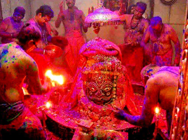 26 फरवरी को है रंगभरी एकादशी, जानें काशी से जुड़ा इसका खास महत्व - know  about rangbhari ekadashi of varanasi - Navbharat Times