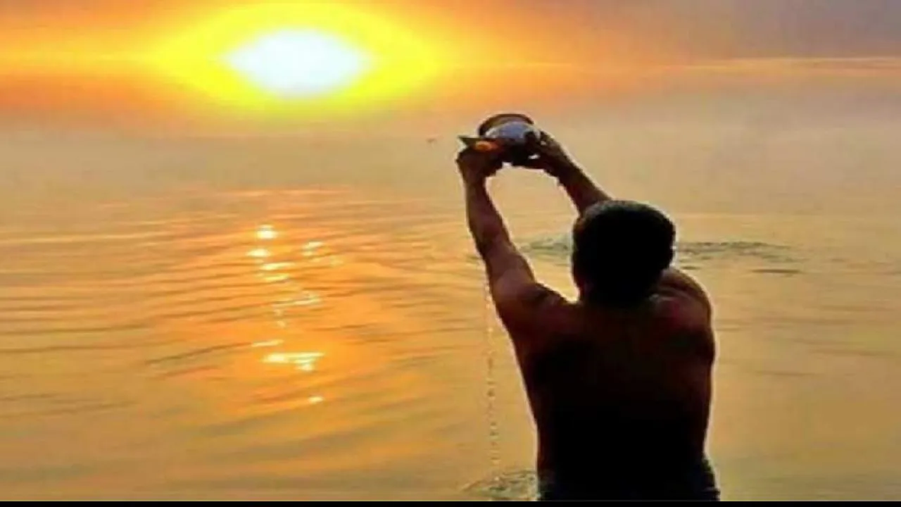 Surya Dev Puja: क्यों कहते हैं सूर्य को नवग्रहों का देवता, जानें पूजा विधि  | DNA HINDI