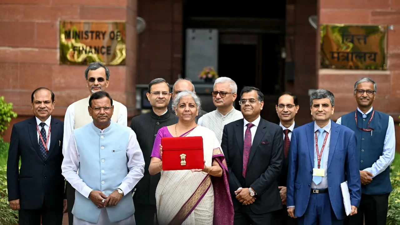 बजट 2025 तिथि और समय: जानें कब पेश करने जा रही हैं निर्मला सीतारमण इस साल  का केंद्रीय बजट