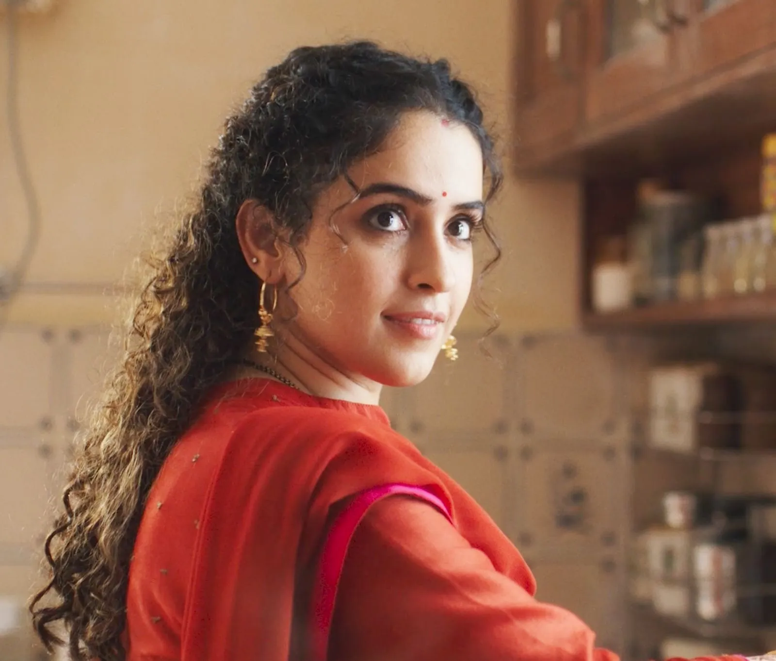 IFFM 2024 में 'मिसेज' में सान्या मल्होत्रा ​​के परिवर्तन का अनुभव करें