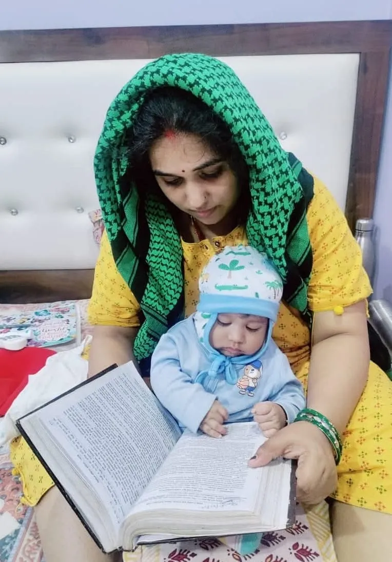 बच्चे को साथ लेकर सिविल जज की तैयारी करती श्वेता दीवान