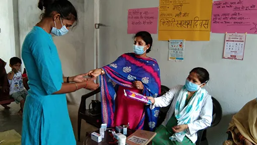 किशोर-अनुकूल स्वास्थ्य क्लीनिक के रूप में शहरी प्राथमिक सुविधाओं की स्थापना  | The Challenge Initiative