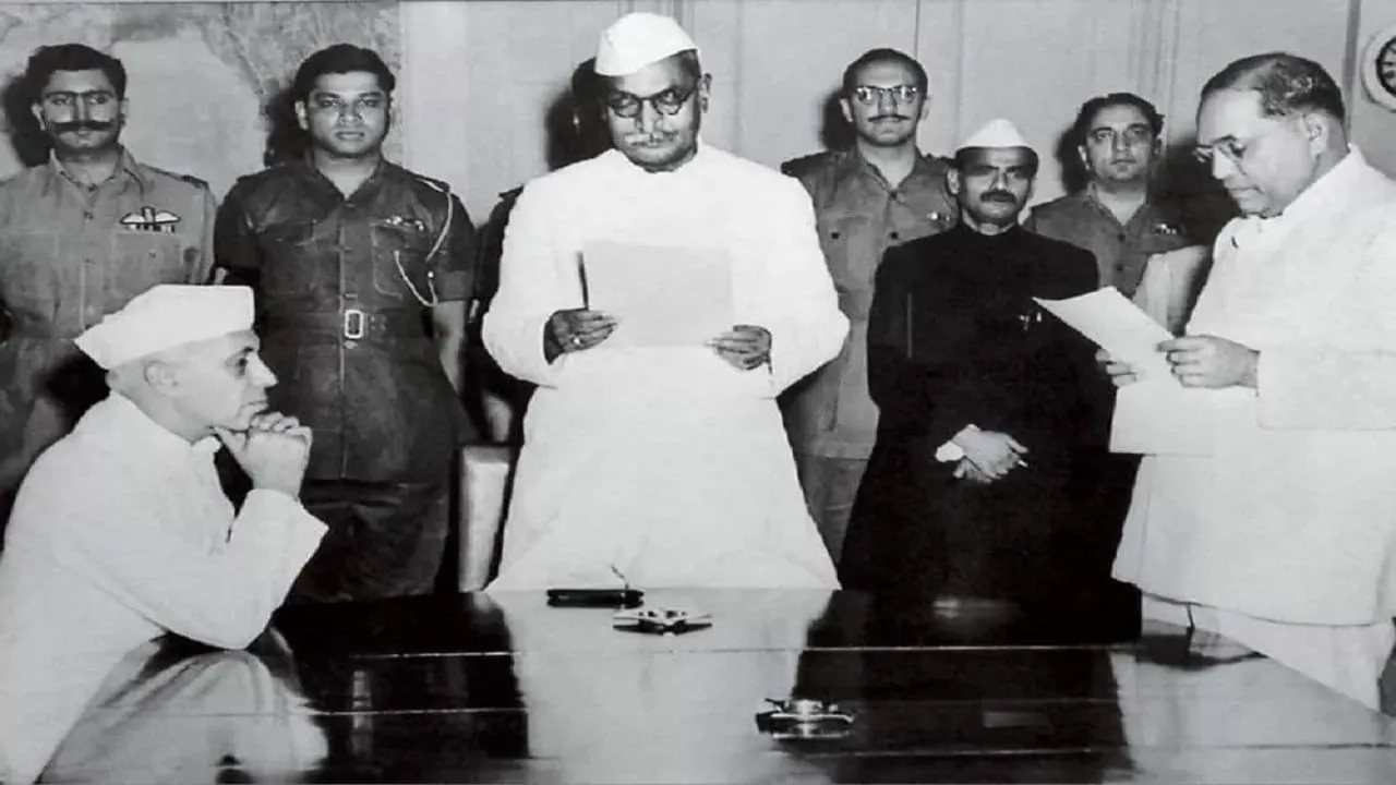 Ambedkar Jayanti: आंबेडकर की जगह नेहरू किसे बनाना चाहते थे संविधान सभा की ड्राफ्टिंग  कमेटी का अध्यक्ष | Ambedkar Jayanti 2023: did Jawahar lal nehru not want to  make Babasaheb ...
