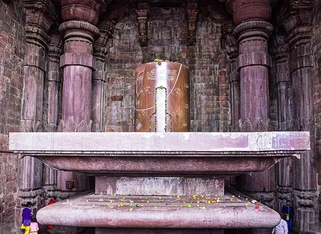 भोजपुर: यहां है दुनिया का सबसे विशाल शिवलिंग, जानिए क्यों अधूरा रह गया यह  अद्भुत मंदिर - देवरिया न्यूज़