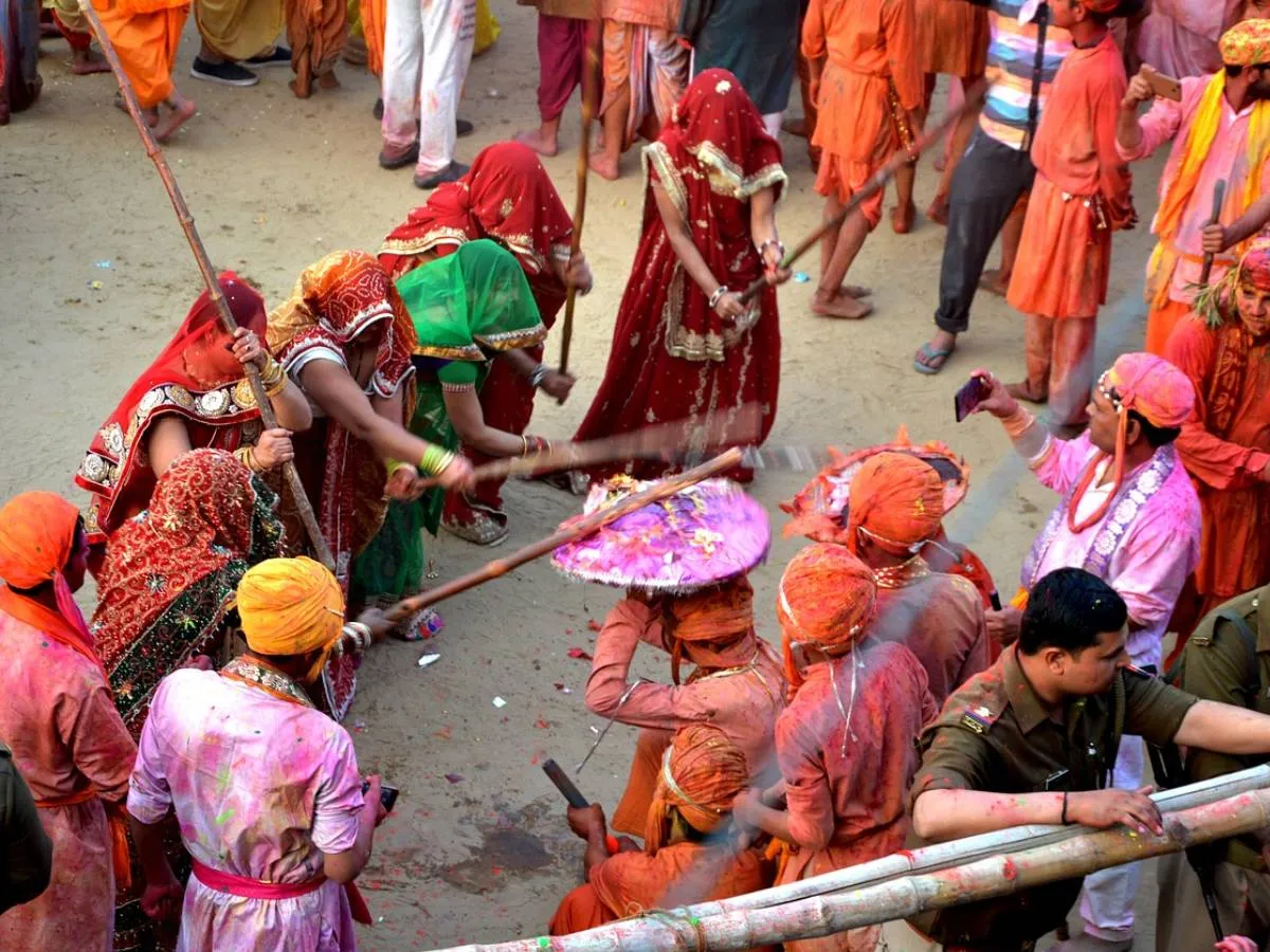 Braj Ki Holi 2024: ब्रज में शुरू हुआ 40 दिनों का रंगोत्सव, यहां देखें फूलों  से लेकर लट्ठमार होली की लिस्ट
