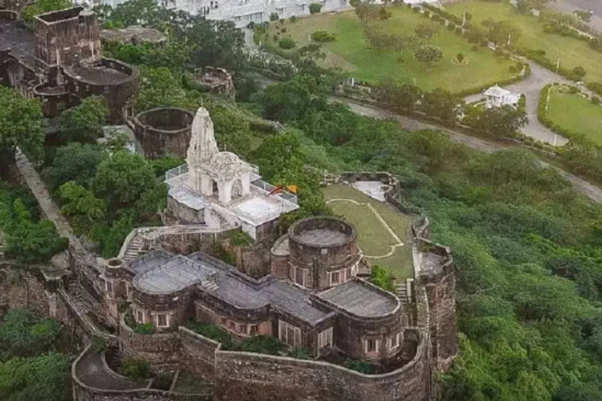 Mahashivratri 2024: जयपुर से भी पुराना है यह मंदिर, यहां अदृश्य हो जाती हैं  शिव परिवार की मूर्तियां | Miraculous Temple Mahashivratri 2024 Ek lingeswar  mahadev mandir older than Jaipur idols of