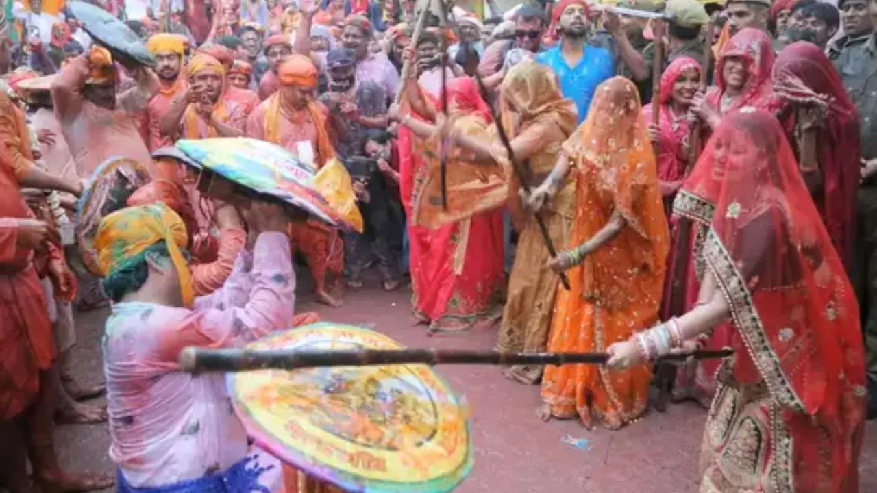 Holi 2024: आज बरसाना में खेली जाएगी लट्ठमार होली, जानें इस परंपरा की क्या  है खासियत | Holi 2024 Lathmar Holi will be played in Barsana today
