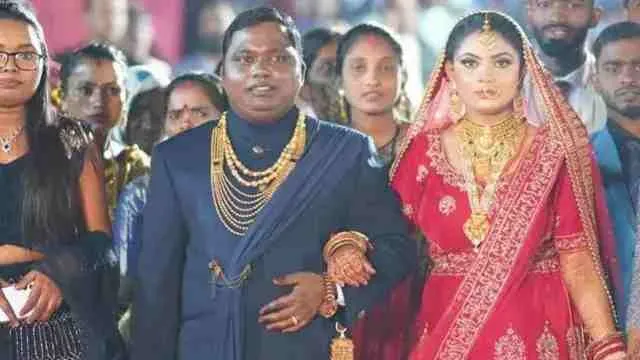 Journalist Mukesh Chandrakar Murder : पत्रकार मुकेश चंद्राकर का हत्यारा ठेकेदार  सुरेश हेलीकाप्टर से पहुंचा था दुल्हनिया लेने, सोने से लदे थे पति-पत्नी -  Lalluram