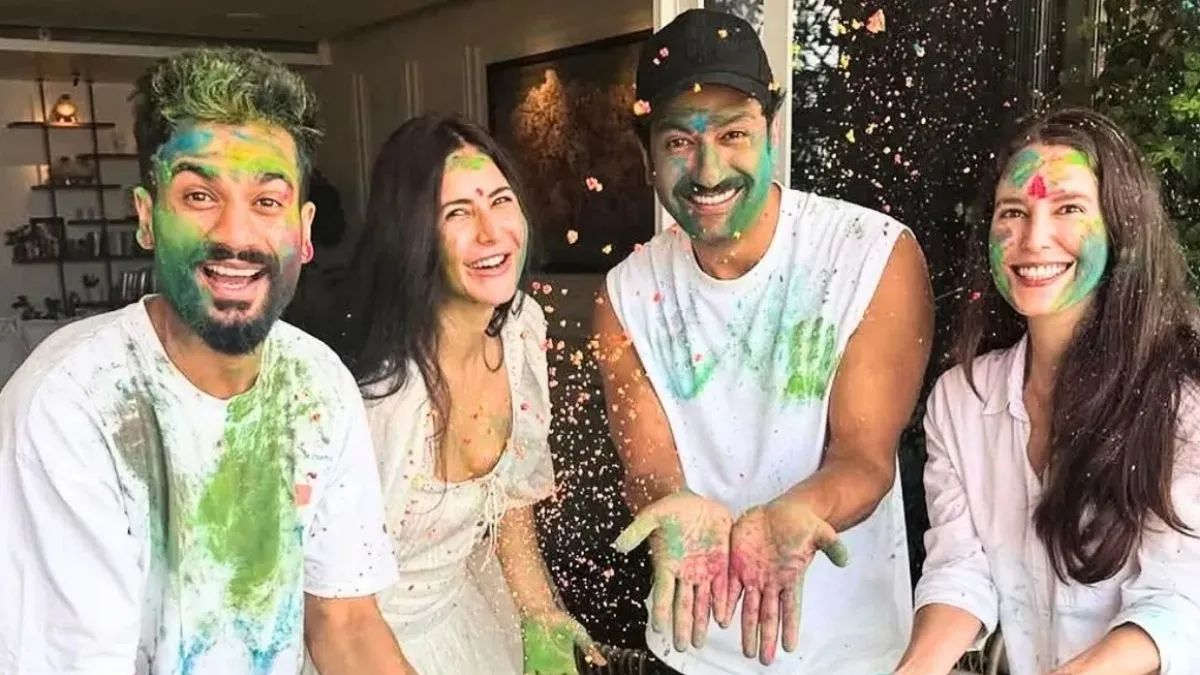 Holi के रंग में रंगे विक्की कौशल-कैटरीना कैफ, फैमिली संग खूबसूरत फोटोज की  शेयर - Vicky Kaushal and Katrina Kaif holi celebration with family shared  beautiful photos