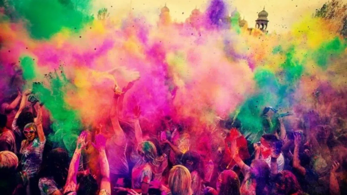 MP के इस गांव में नहीं खेली जाती होली, सदियों से निभाई जा रही ये अनोखी  परंपरा holi is not played in this village of mp this unique tradition is  being followed