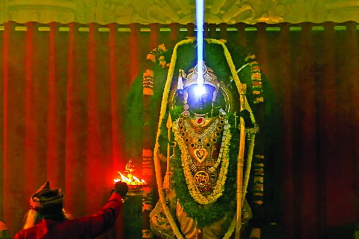 Ram Mandir: रामनवमी पर रामलला का सूर्य तिलक, 4 मिनट तक चमकेगा ललाट | Ram  Navami 2025 Ramlala will be adorned with Surya Tilak for 4 minutes |  Patrika News