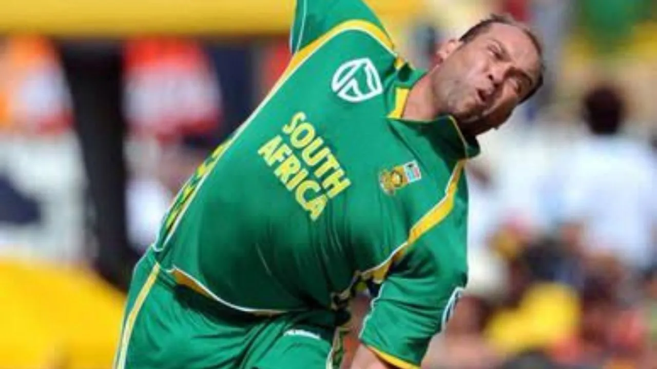 Jacques Kallis is one of the few all-rounders to win player of the tournament in Champions Trophy tournament