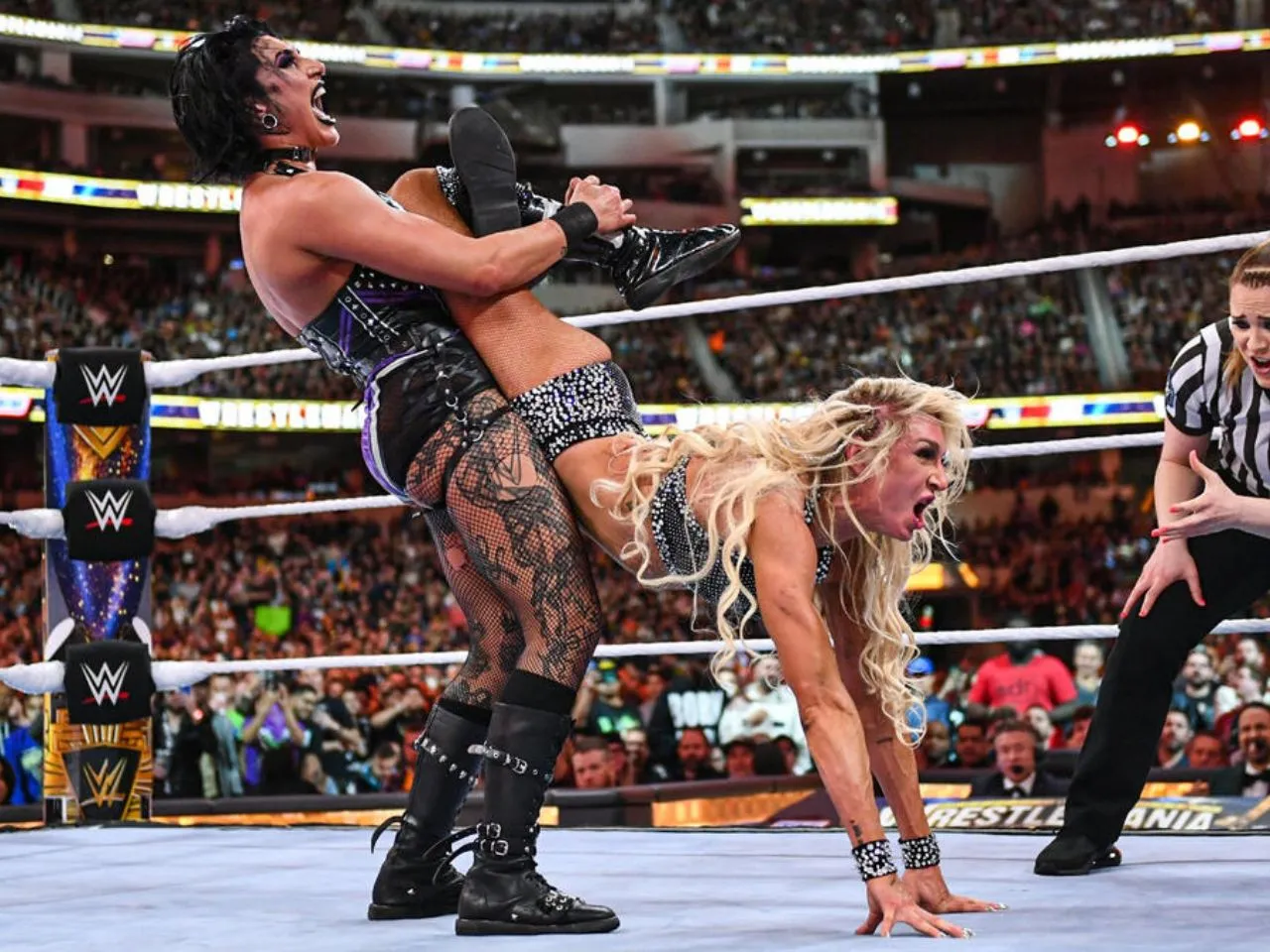 3. Rhea Ripley vs Charlotte Flair (WrestleMania 39)