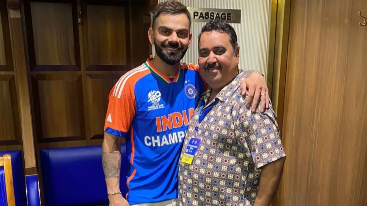 Virat Kohli with his childhood coach (Source: X)