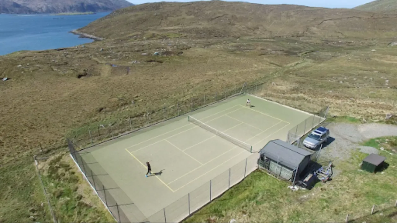 Bunabhainneadar tennis court