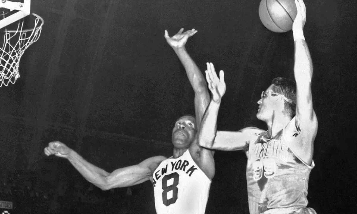 Minneapolis Lakers vs. Fort Wayne Pistons 19-18 ( November 22, 1950) 