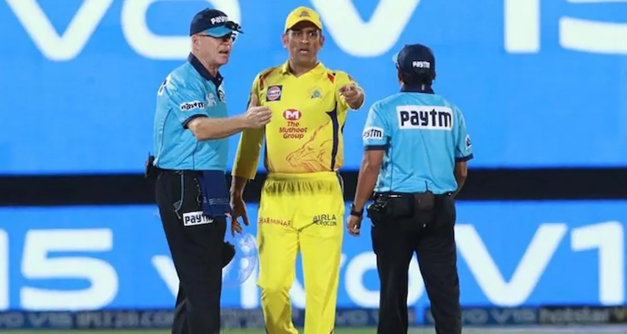 dhoni vs umpire