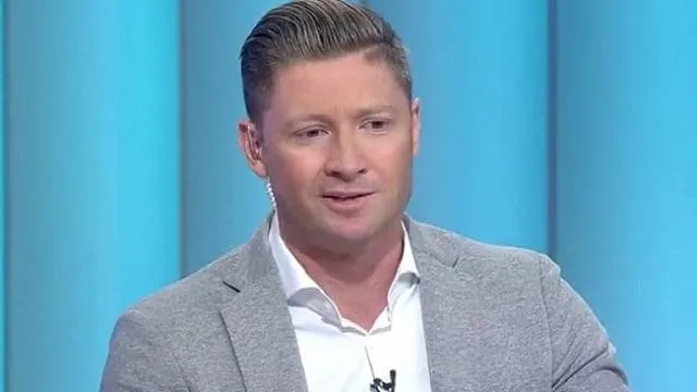 On ball tampering issue former Australian Captain Michael Clarke hit back  his critic a leading broadcaster as a headline chasing coward - माइकल  क्लार्क ने जानिए किसे कहा सुर्खियों के पीछे भागने